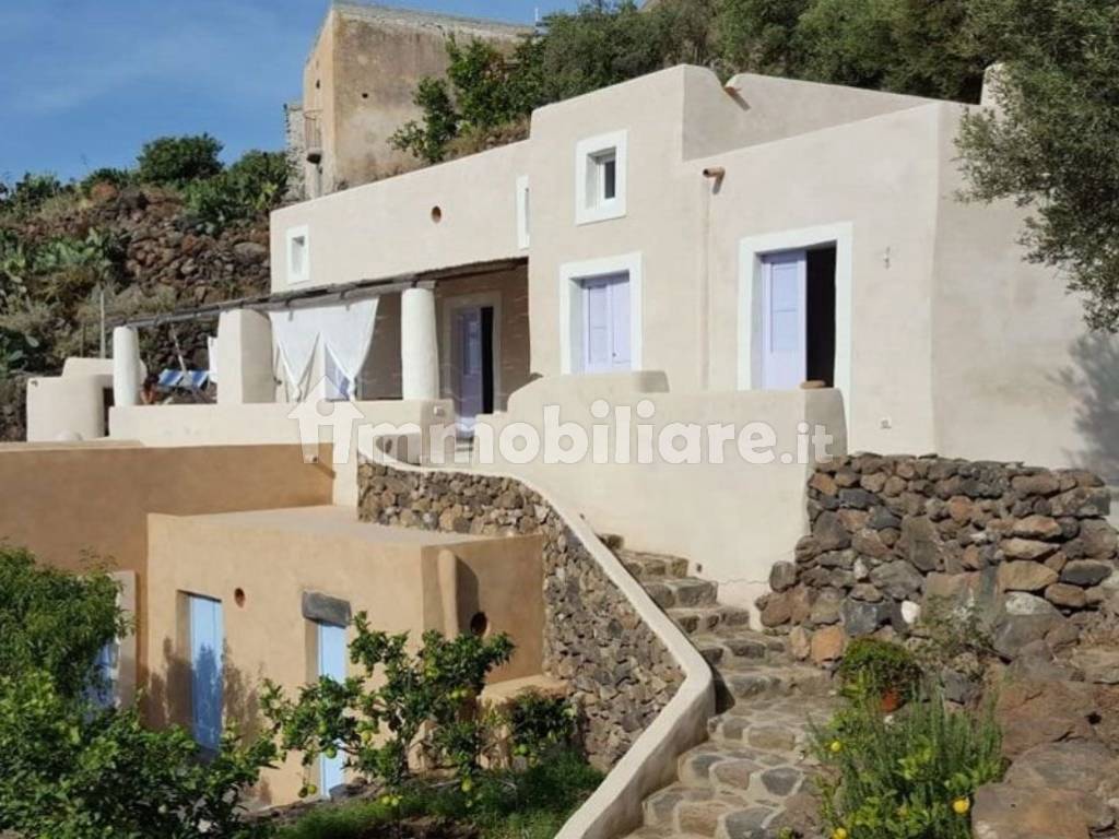 Vendita Villa Unifamiliare In Contrada Tonna Alicudi Lipari Buono vendita-villa-unifamiliare-in-contrada-tonna-alicudi-lipari-buono
