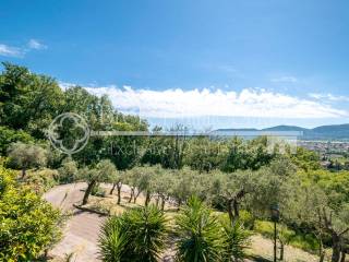 Villa vista mare con piscina in vendita in Liguria