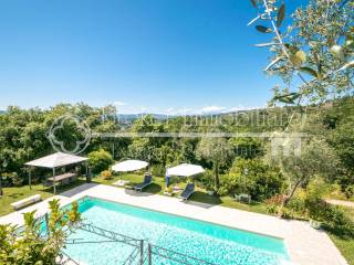 Villa vista mare con piscina in vendita in Liguria