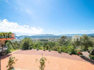 Villa vista mare con piscina in vendita in Liguria