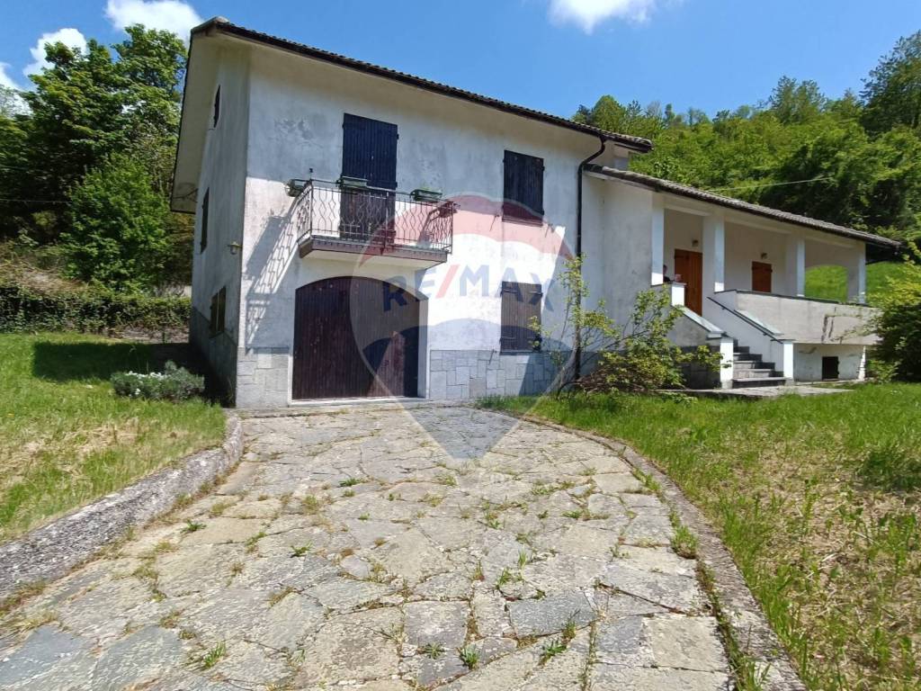 Vendita Villa Unifamiliare In Via Vittorio Veneto 85 Crocefieschi vendita-villa-unifamiliare-in-via-vittorio-veneto-85-crocefieschi
