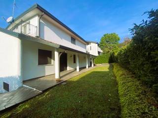 Foto - Vendita villa con giardino, Cantù, Lago di Como