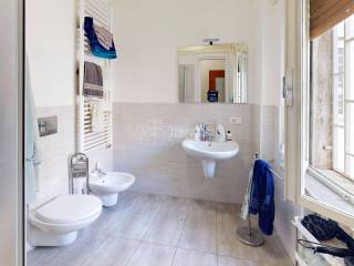Viale-Unita-dItalia-Bathroom 1