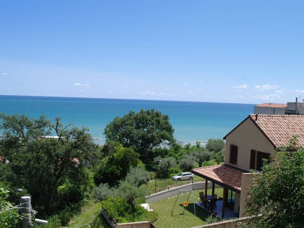 01 GROTTAMMARE - Appartamento con giardino vista m