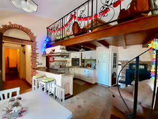 zona living con cucina a vista