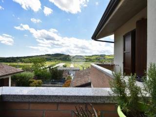 Balcone con vista collinare