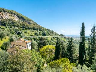 Casale in vendita in Toscana con piscina