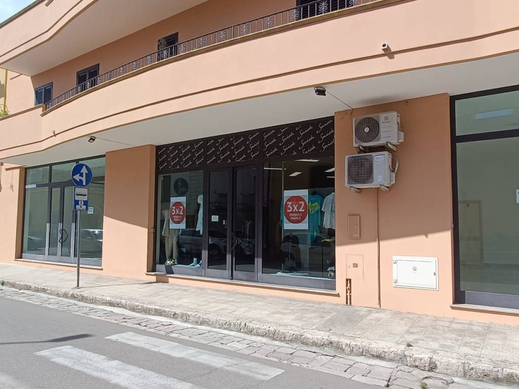 Negozio di abbigliamento via vittorio veneto, centro, ruffano