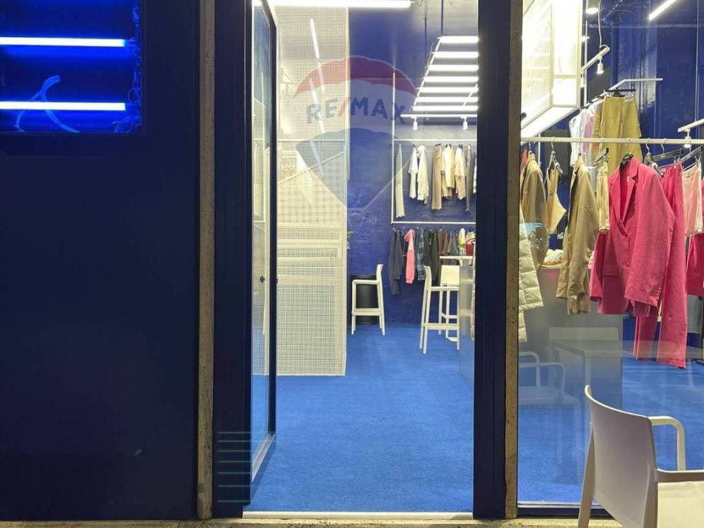 Negozio di abbigliamento via carducci 61, piazza salotto - corso umberto, pescara