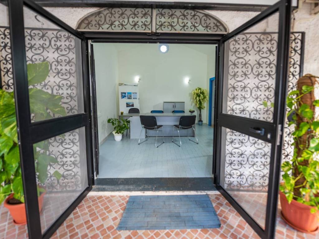 Locale commerciale via didone 15, litoranea terracina - san felice, terracina