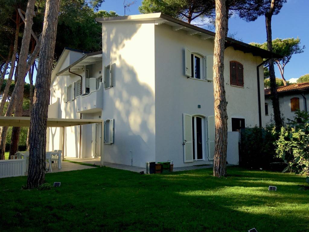 Villa bifamiliare via felice carena san c., vittoria apuana, forte dei marmi