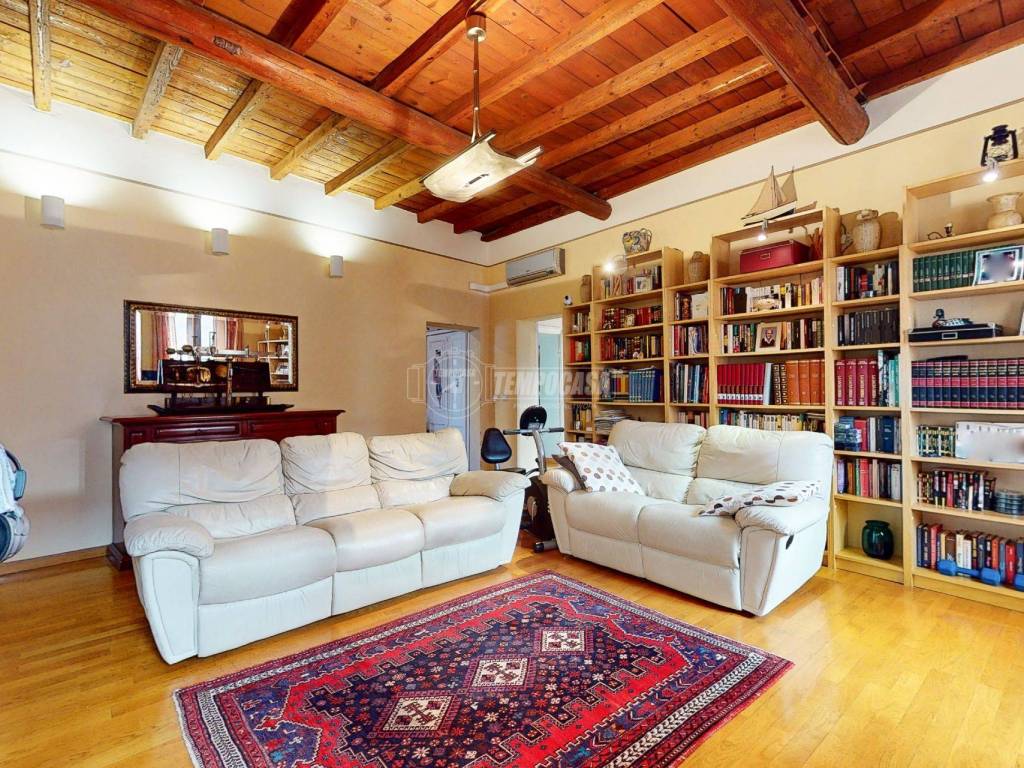 Appartamento via giulio romano 34, centro, mantova