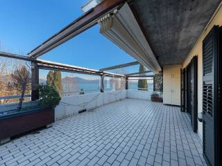 TERRAZZO CON VISTA LAGO