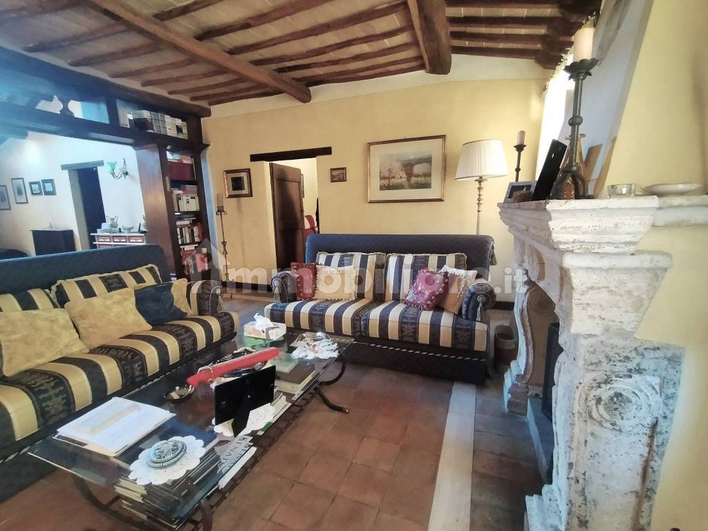 Sale Apartment Spoleto. 4room flat in via della Salaria Vecchia