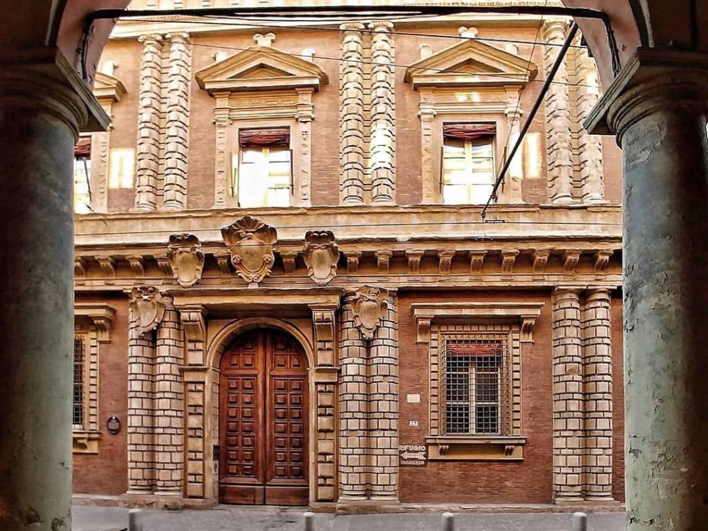 Posto auto - moto via san vitale 40, centro storico, bologna