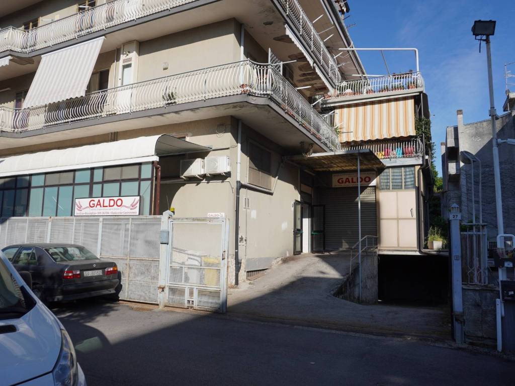 Locale commerciale con laboratorio via firenze, pontecagnano, pontecagnano faiano