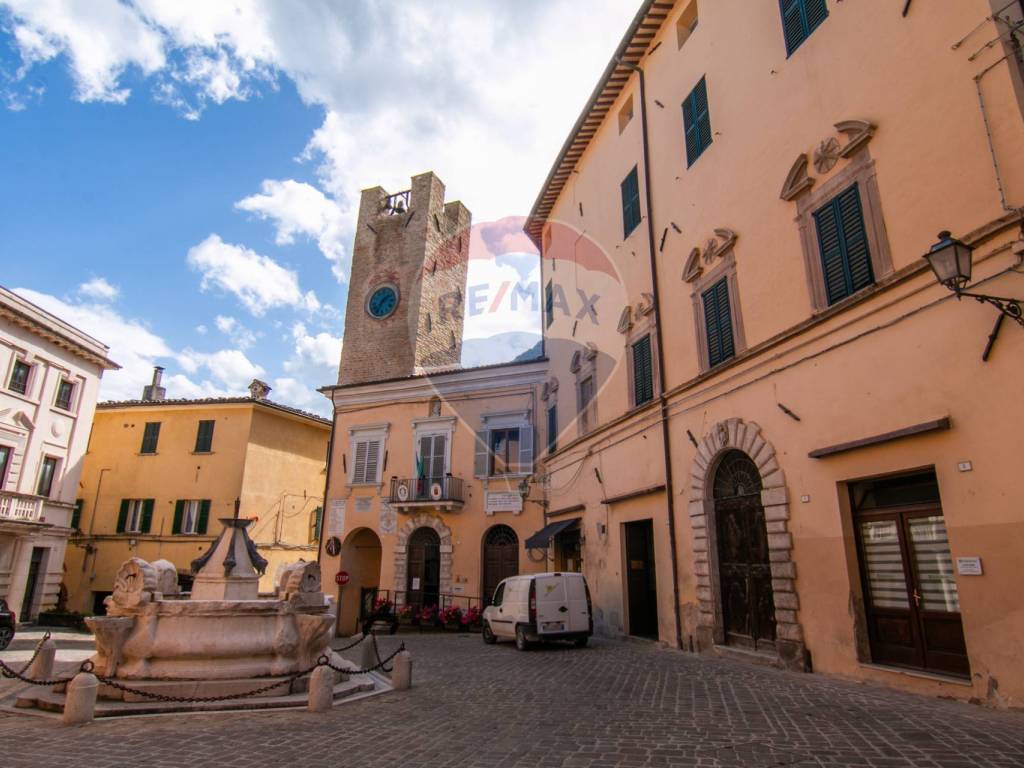 Appartamento buono stato, piano terra, centro, serra san quirico