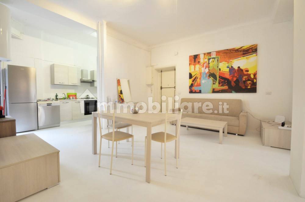 Affitto Appartamento in via Pietro Teulié 14. Milano. Buono stato