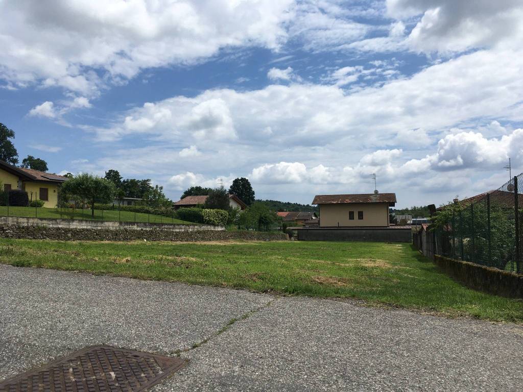 Terreno edificabile via montello, cascina ginestra e maino, mornago