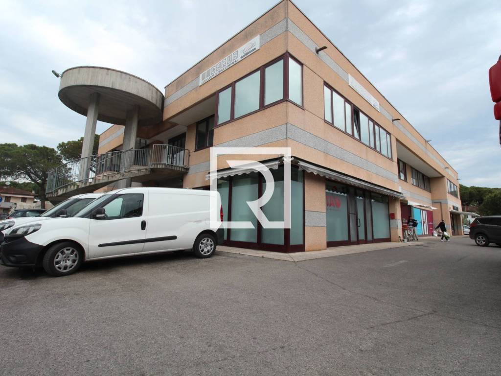 Attività commerciale con laboratorio, centro, cervia