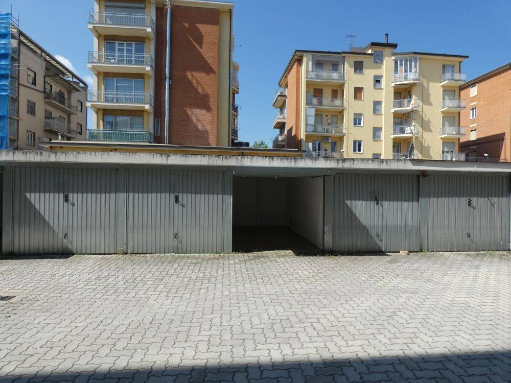 Garage - box piazza urbano prunotto, centro, alba