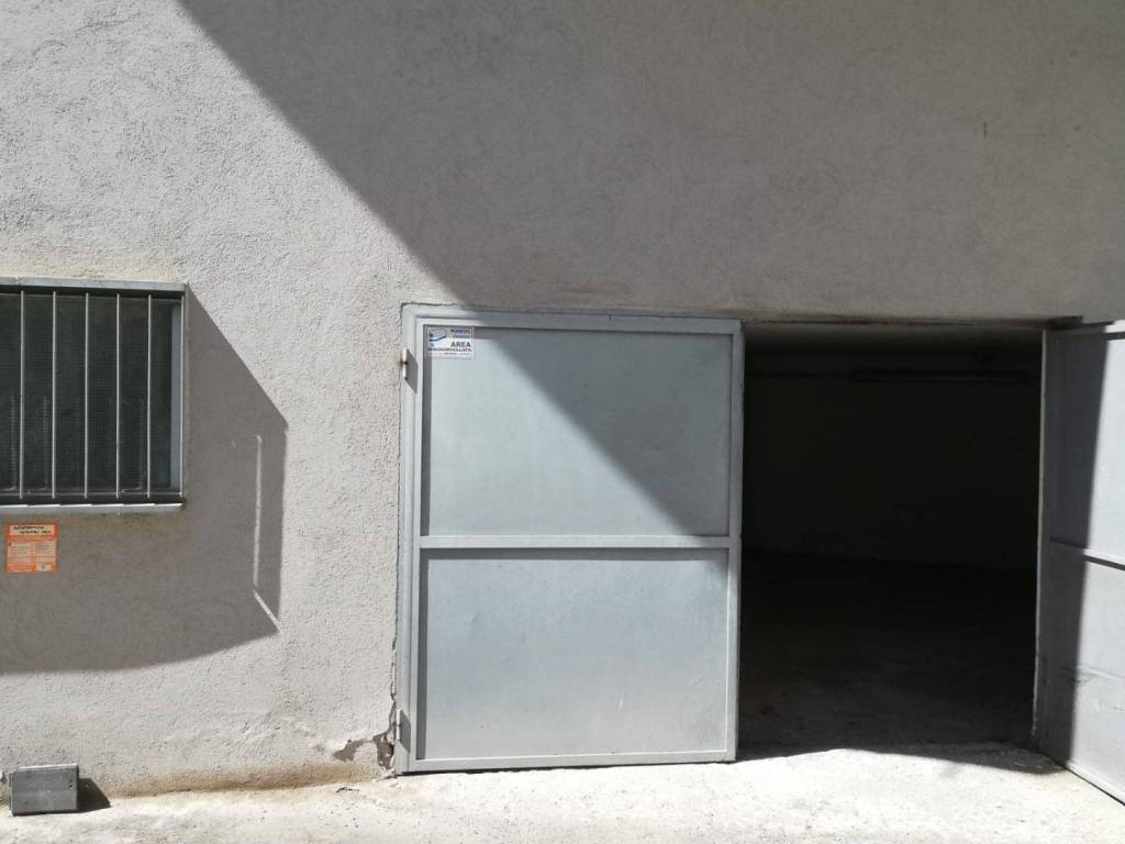 Garage - box via paolucci, centro, teramo