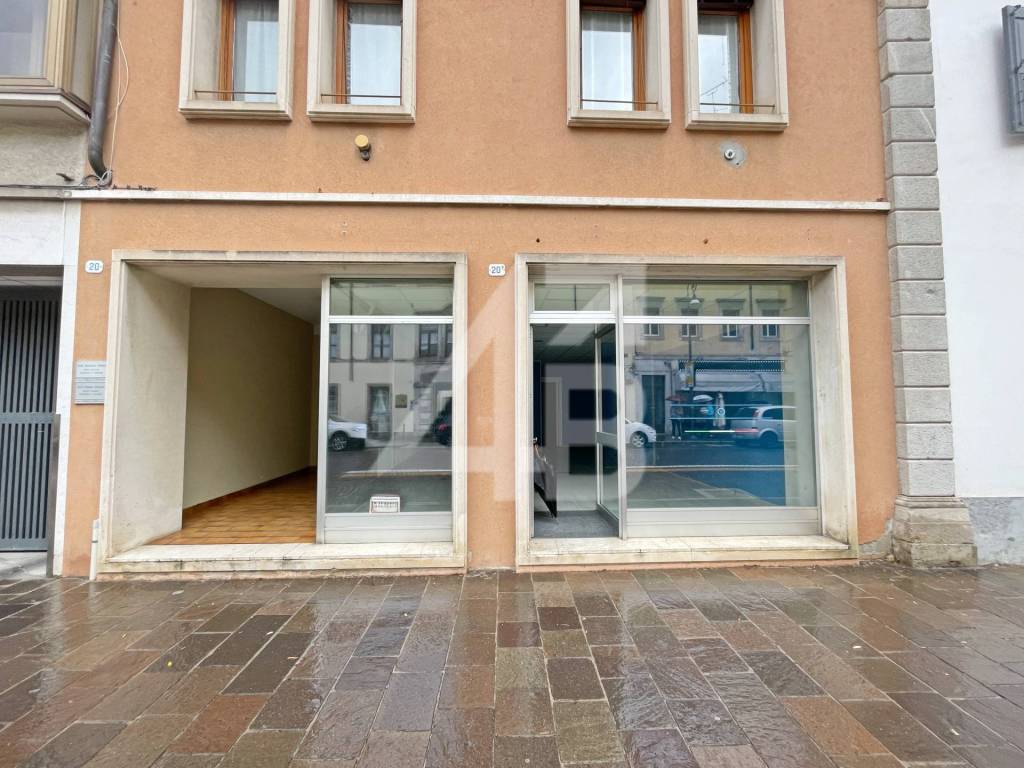 Locale commerciale via aquileia 20b, viale ungheria, udine