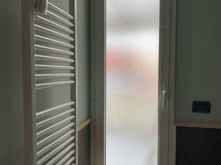 porta finestra bagno co scaldasalviette