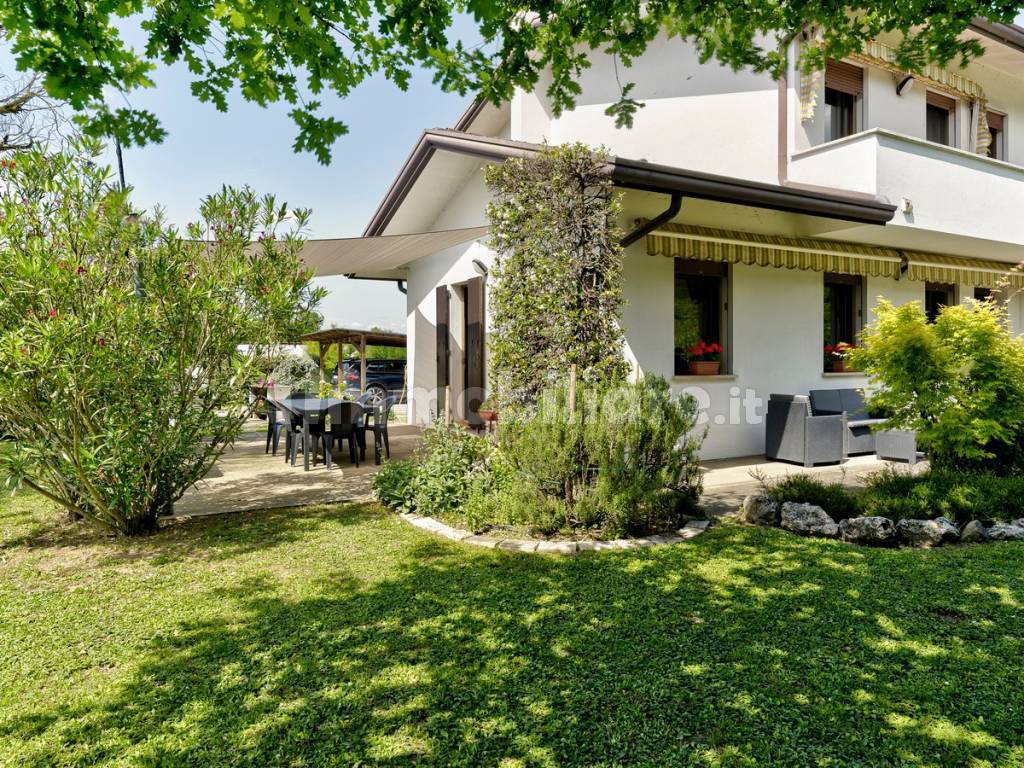 Sale Two-family villa in via Fontane 14 Cervarese Santa Croce. Good ...