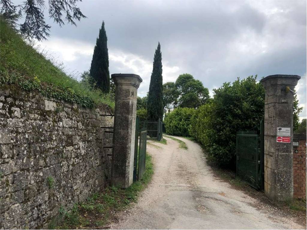 Posto auto - moto viale della vittoria, centro, todi