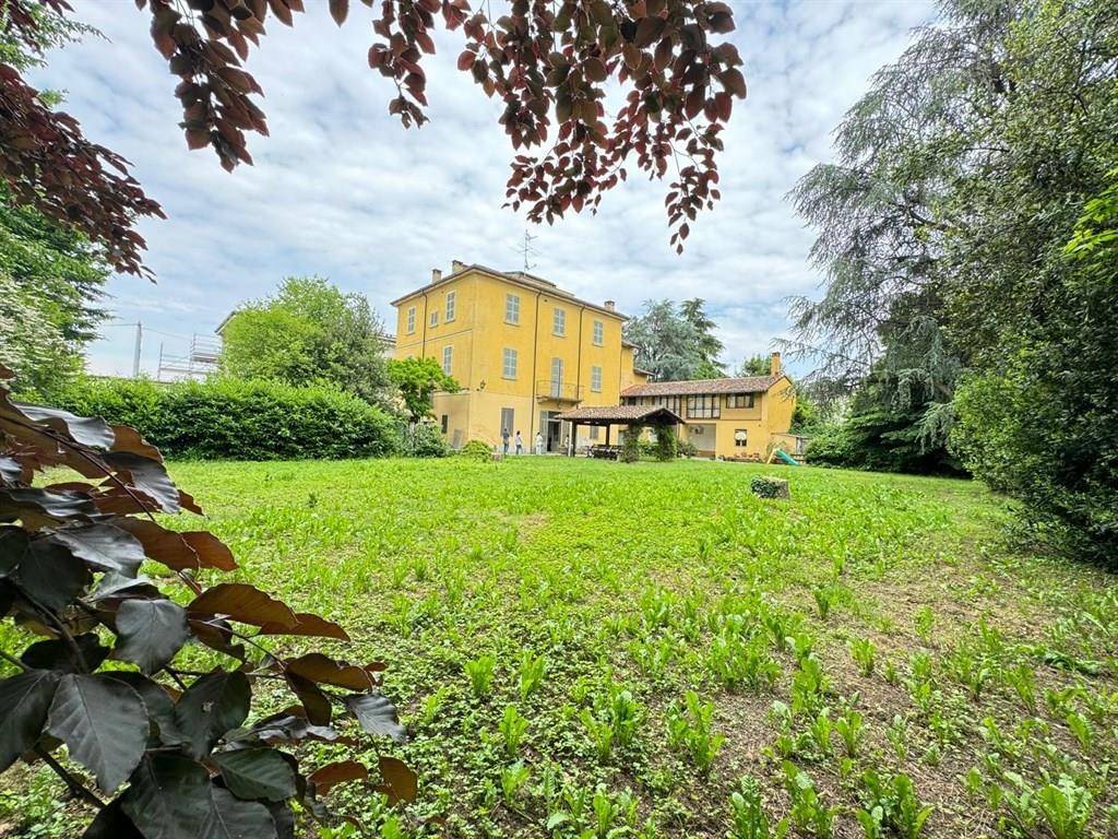 vista esterna con giardino privato