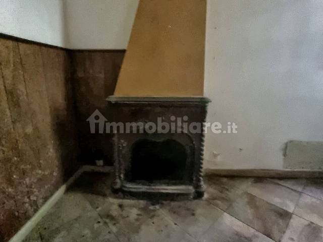 CAMINETTO ANTICO IN LEGNO