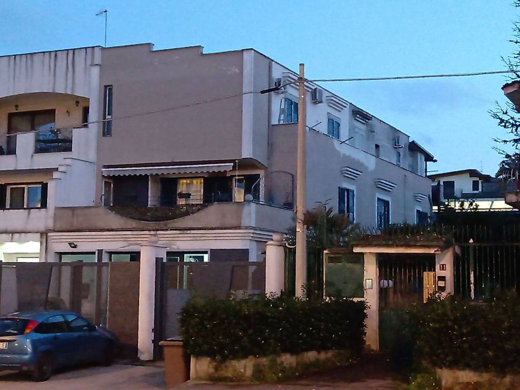 Stanza tripla via pietro nenni, casoria