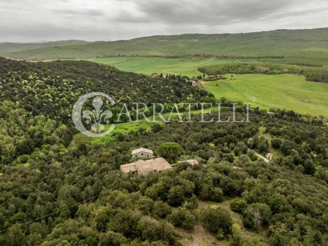 Casali da ristrutturare a Sovicille Siena