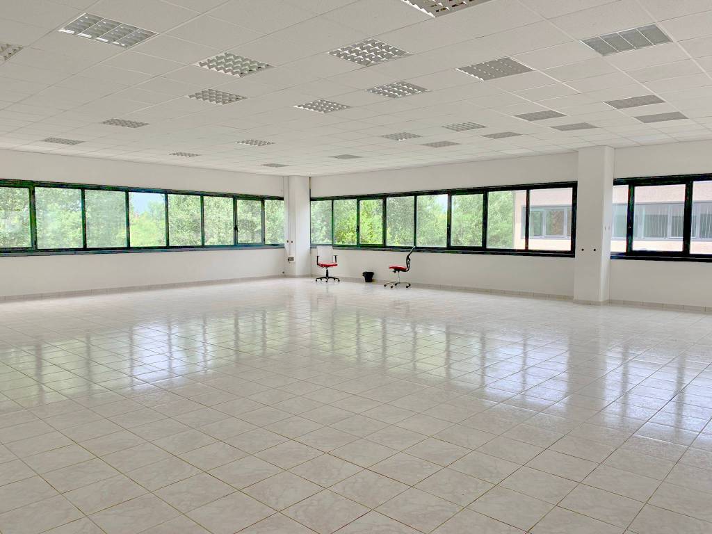 Locale commerciale con laboratorio, ospedaletto, pisa