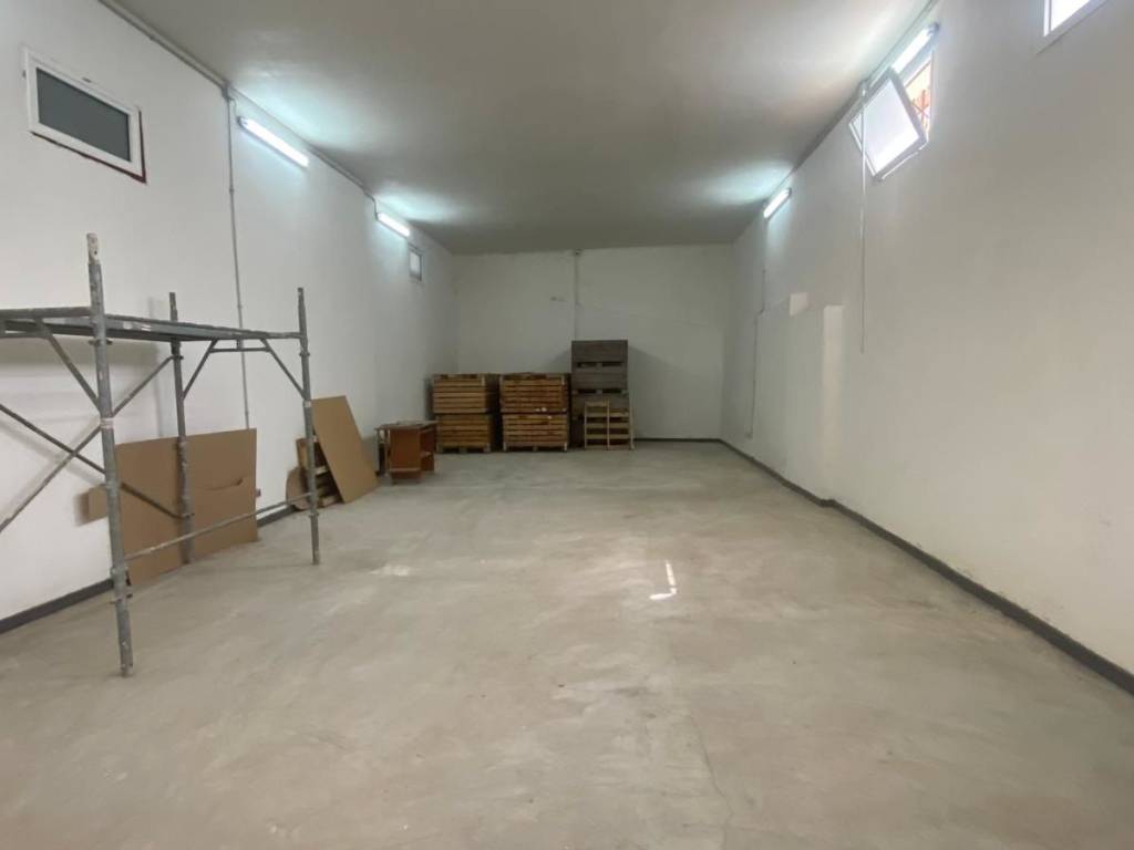 Magazzino - deposito via sambucia, olio di lino, palermo
