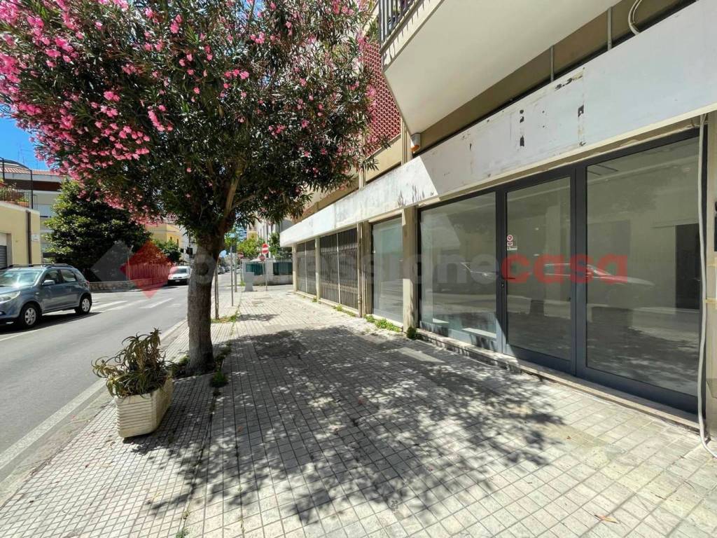 Locale commerciale via san rocco, 40, terracina