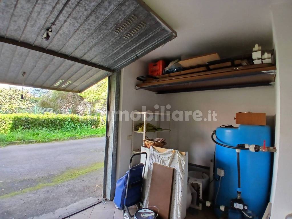 GARAGE CON AUTOCLAVE