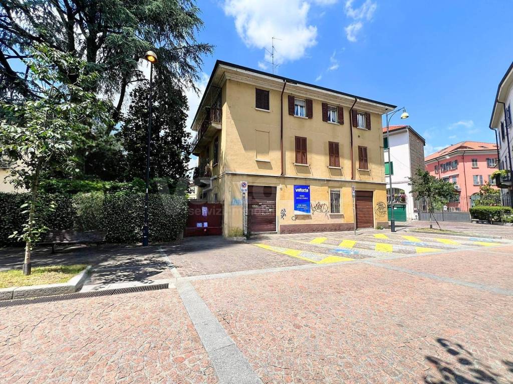 Villa unifamiliare via gerardo dei tintori 1, centro storico, monza