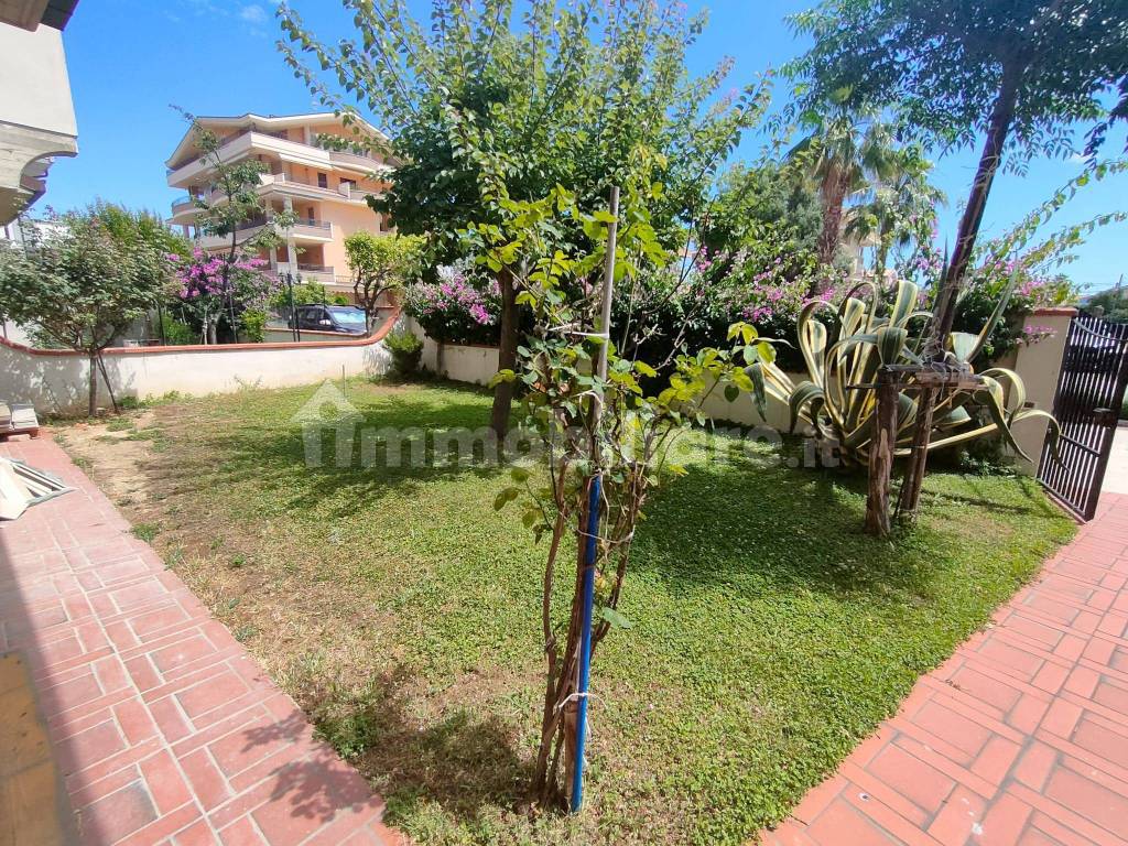 Vendita Villa Bifamiliare In Via Corradino D Ascanio 22 Tortoreto Vendita Villa Bifamiliare In Via Corradino D Ascanio 22 Tortoreto