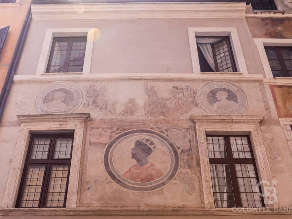 Attico via del pellegrino, campo de' fiori, roma