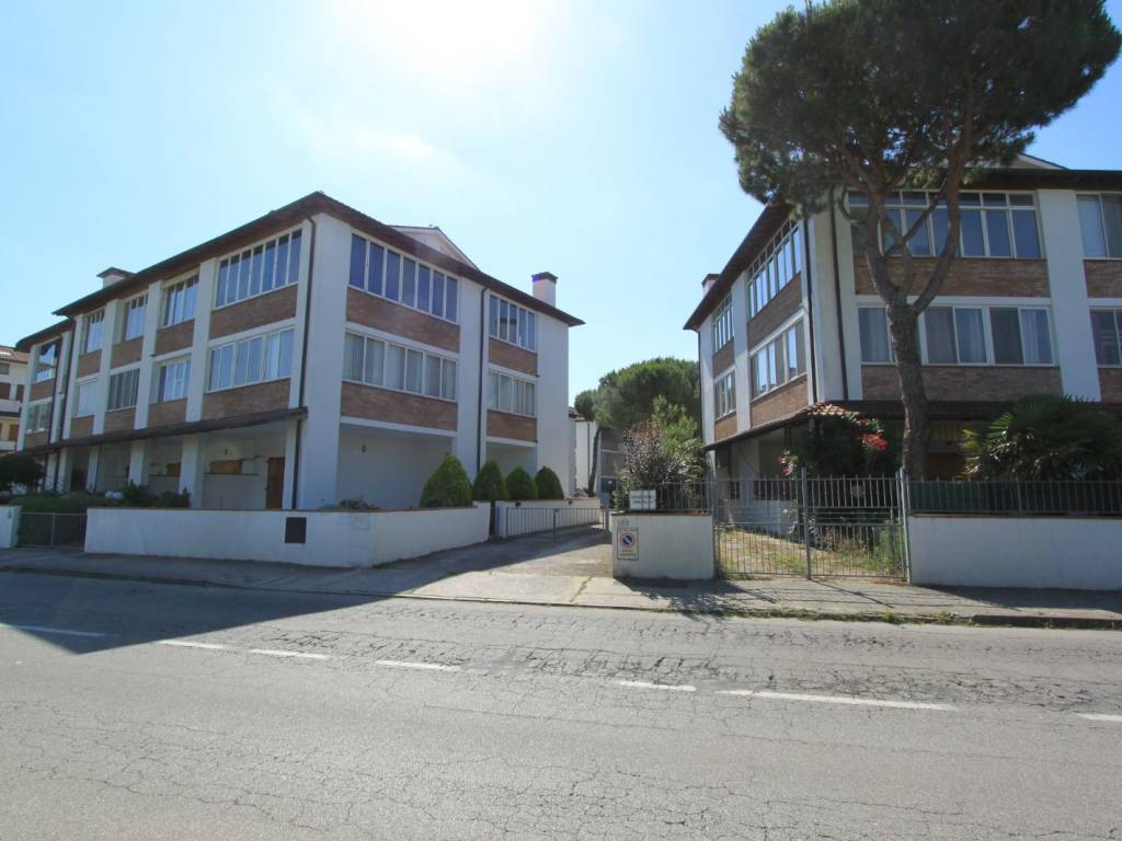 Trilocale viale alessandro manzoni 149, lido degli estensi, comacchio
