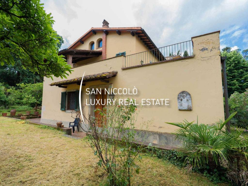 Vendita Villa unifamiliare in viale del Poggio Imperiale Firenze. Da