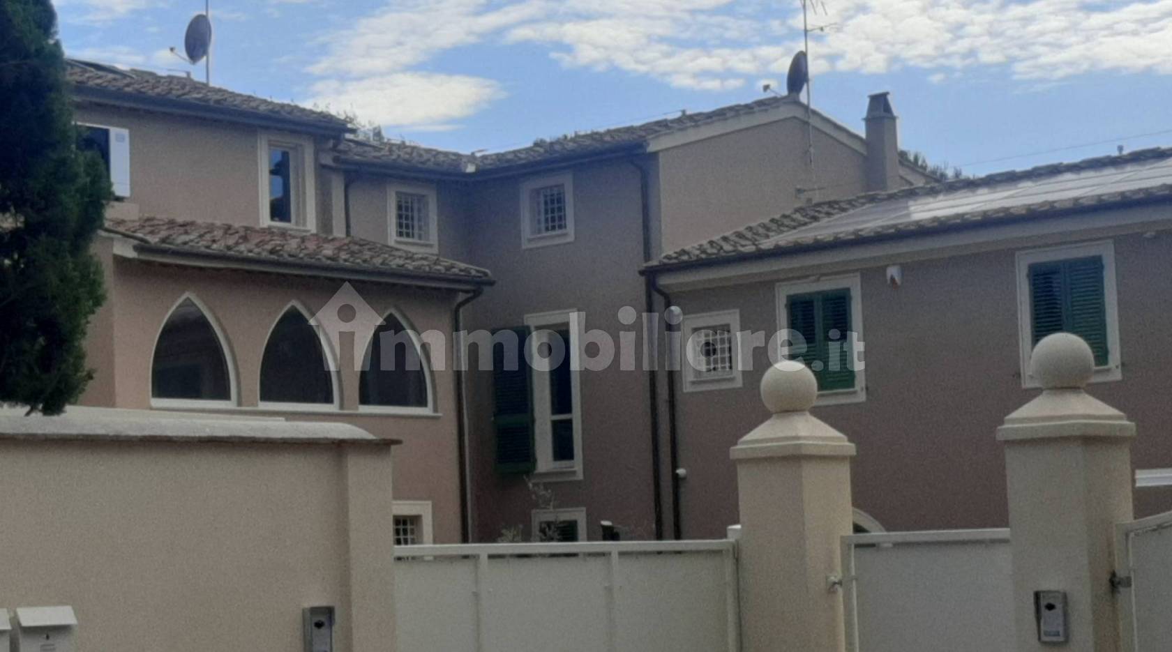 Villa in vendita a Cascina