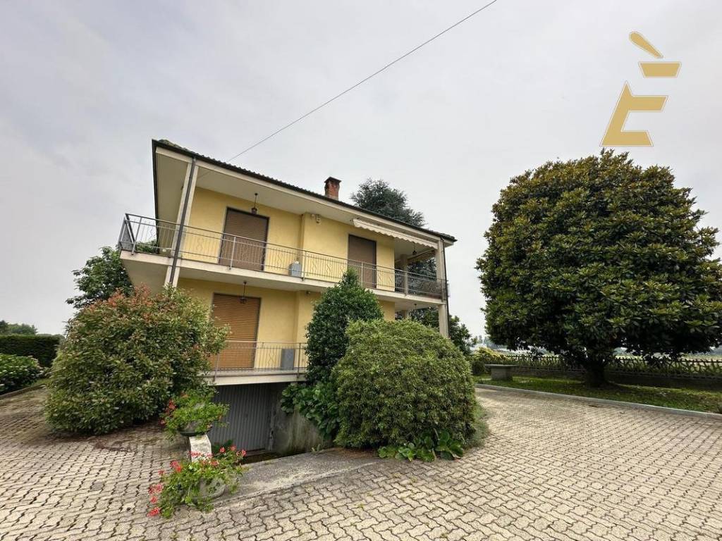 Villa bifamiliare stradale poirino 94, san lazzaro, pinerolo