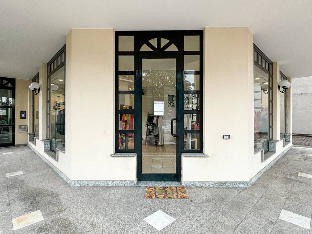 Locale commerciale viale milano 65, madonna in campagna, gallarate