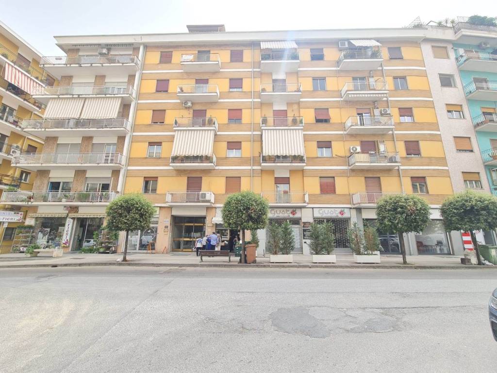 Quadrilocale buono stato, primo piano, centro, cosenza