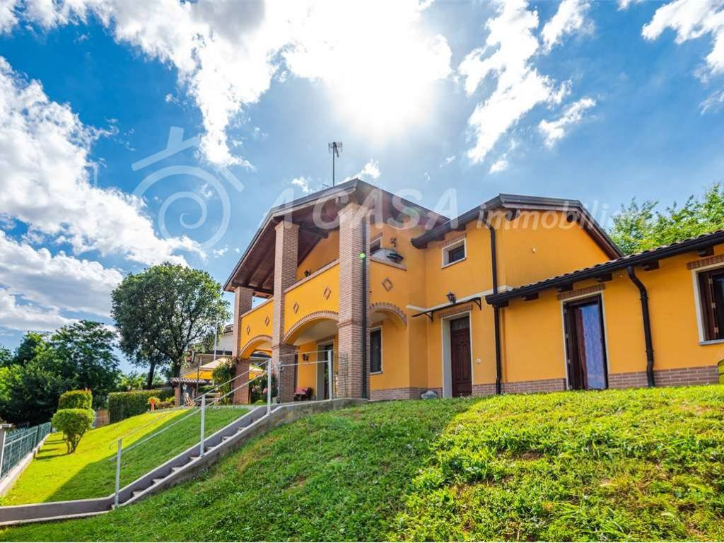 Villa bifamiliare via giorgio la pira, 12/b, la carnevala, medesano