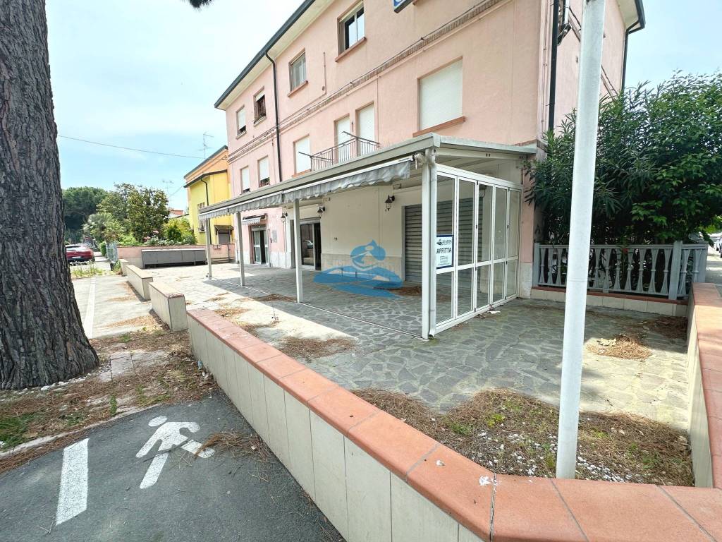 Attività commerciale con laboratorio viale zara 57, marina di ravenna, ravenna