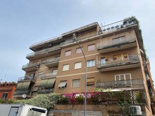 Apartment viale Gottardo 21, Città Giardino, Rome